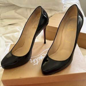 Louboutin size 40 black patent pump